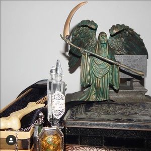 ISO!!!! Tom Riddle parents grave figurine!!